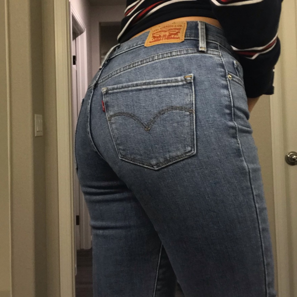 EUC Levi’s 312 jeans Size 26 32 inseam